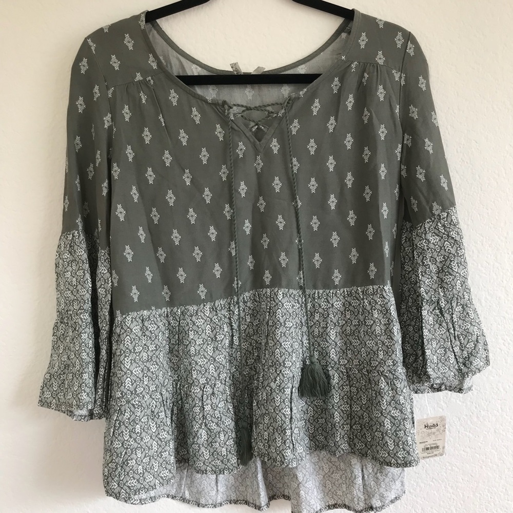 💙$5 Mudd bell sleeve top